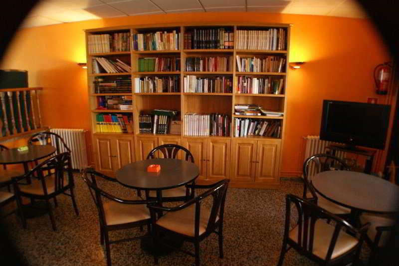 Yomo Petit Paris Hotel Encamp Restoran gambar